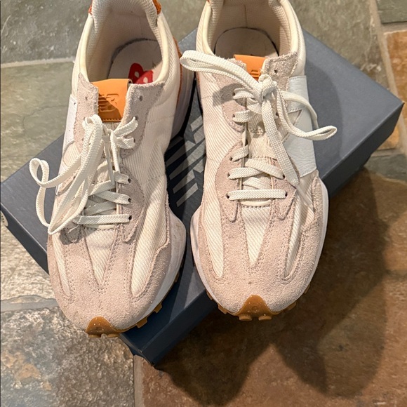 New Balance 327  White and Brown Sneakers - Picture 1 of 7